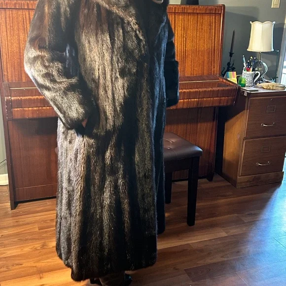 Vintage Holt Renfrew Mink Coat - Picture 4 of 10
